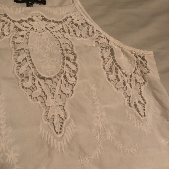 Kendall & Kylie White Tank Top - Picture 2 of 3